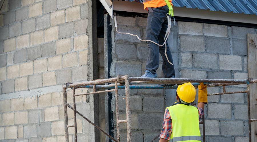 Expert Emergency Roof Repairs services in Lapaz, IN